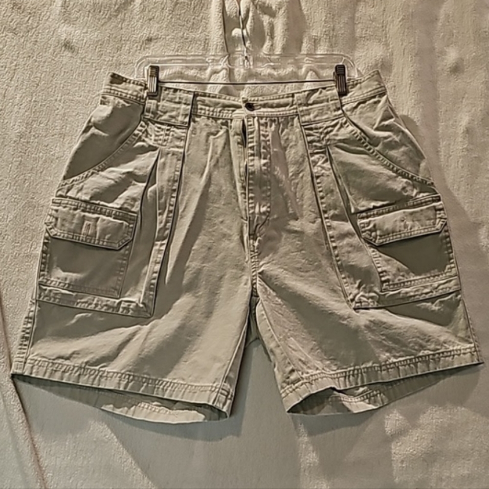 Eddie Bauer Men's 36 shorts Tan Khaki